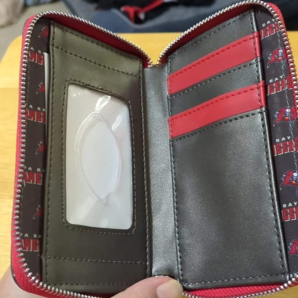 Tampa Bay Buccaneers Loungefly Wallet - Picture 4 of 4